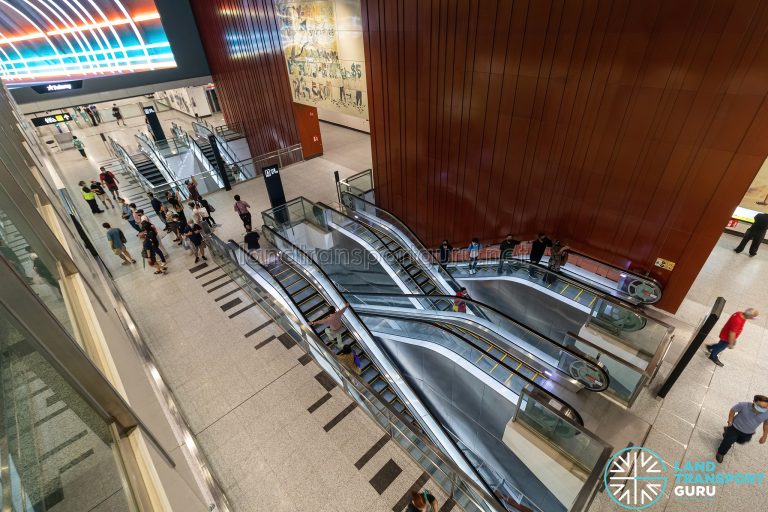 Shenton Way Mrt Station Ticket Concourse Overview From Underpass