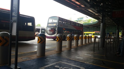 Yishun Temporary interchange, 2 weeks after SMRT surrendered all feeders in Yishun. With SG5086H proudly displaying the SBS TRANSIT logo before infection by the green