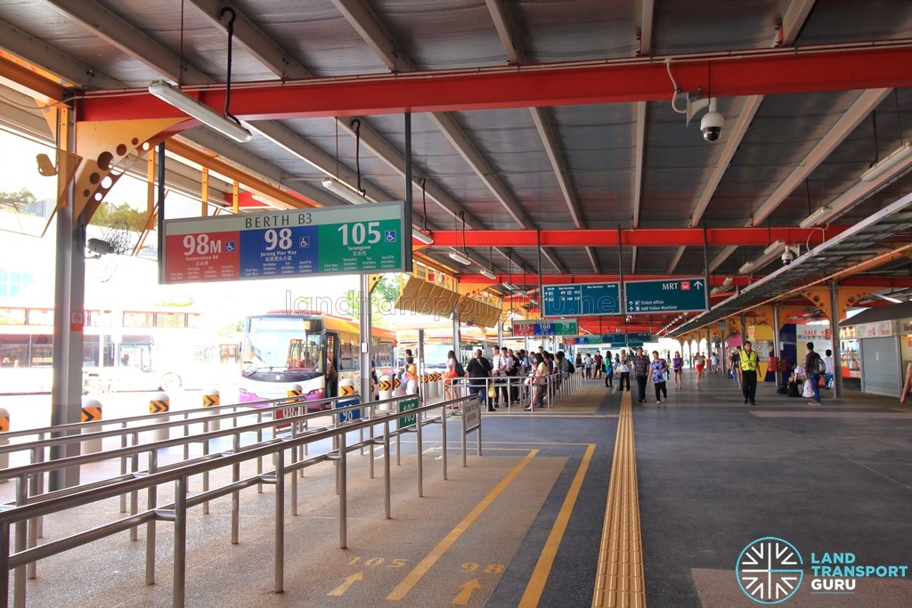 Jurong East Temporary Interchange - Berth B3 & 143M queue line