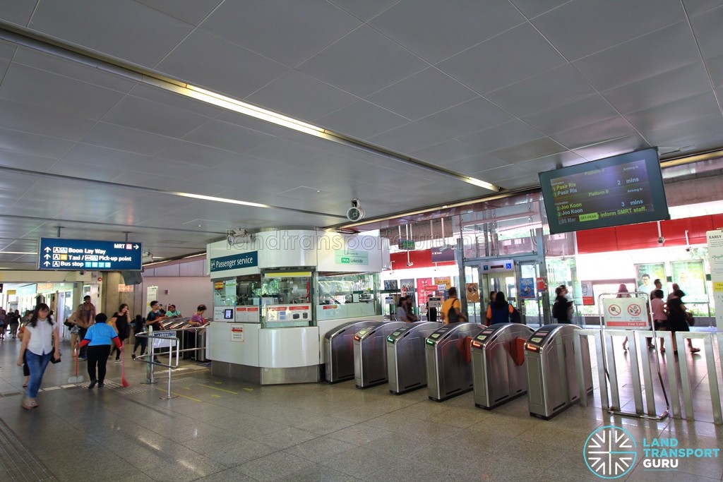 Lakeside MRT Station - Passenger Service Centre & Faregates