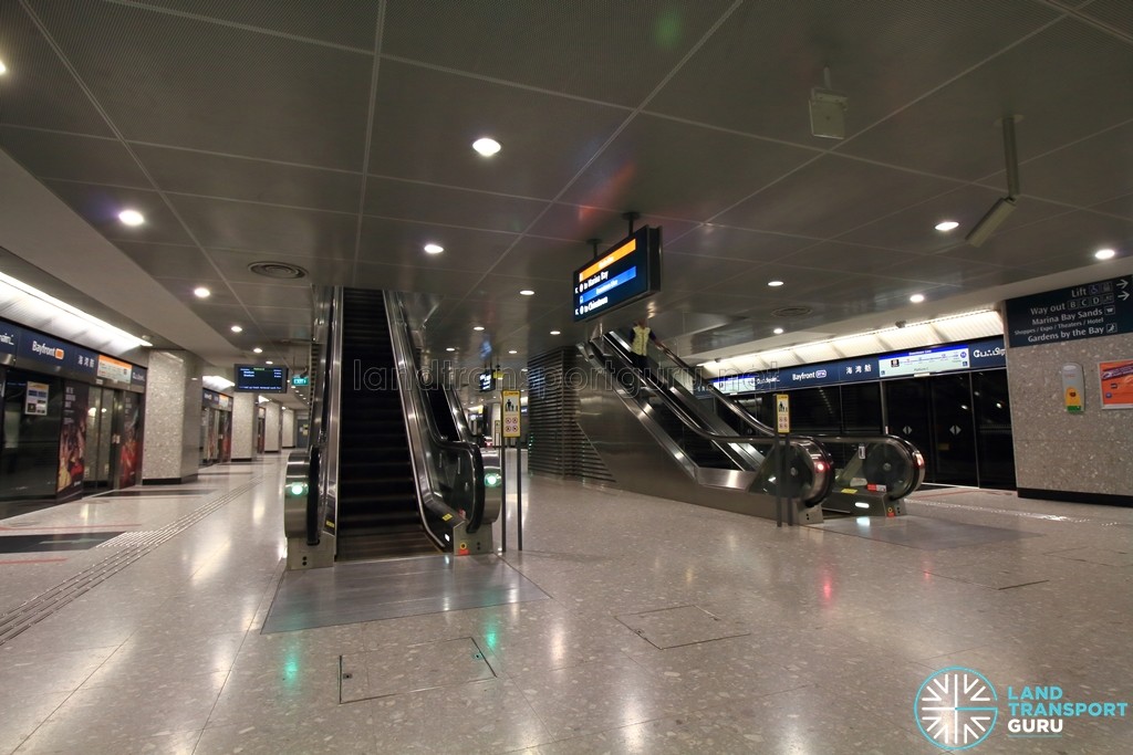 Bayfront MRT Station - Lower Platform level (Platforms C & D)