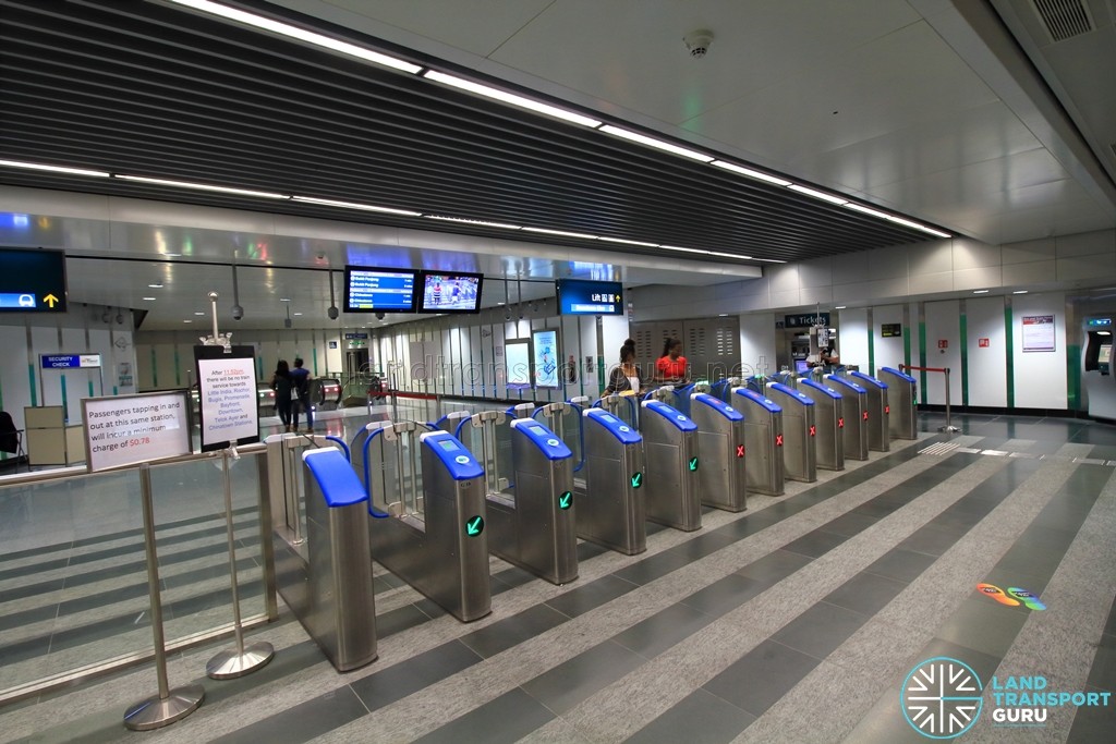 Newton MRT Station - DTL Faregates (B1)