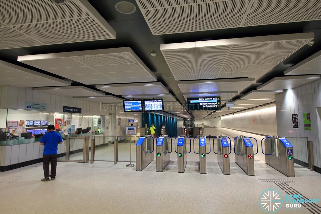 King Albert Park MRT Station - Passenger Service Centre & Faregates