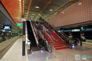 Tan Kah Kee MRT Station - Platform level