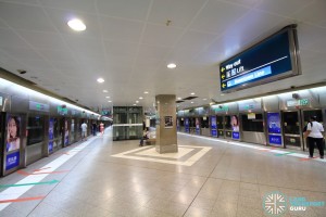 Bugis MRT Station - EWL platform