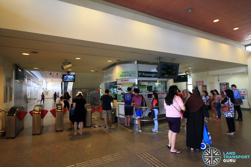 Pasir Ris MRT Station - Passenger Service Centre & Faregates