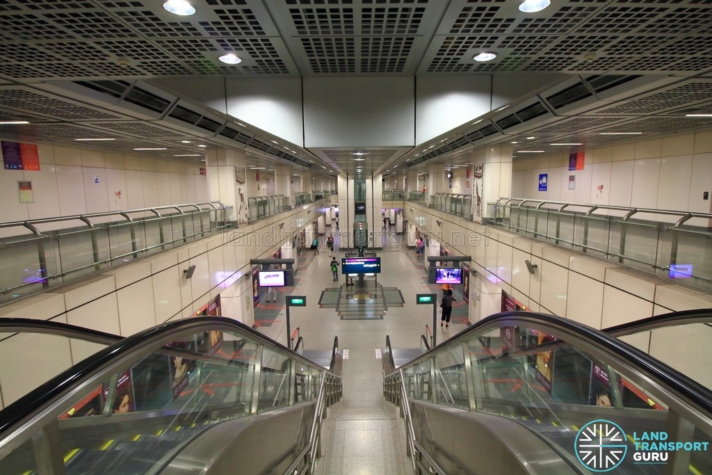 Little India MRT Station - NEL View of platform from concourse