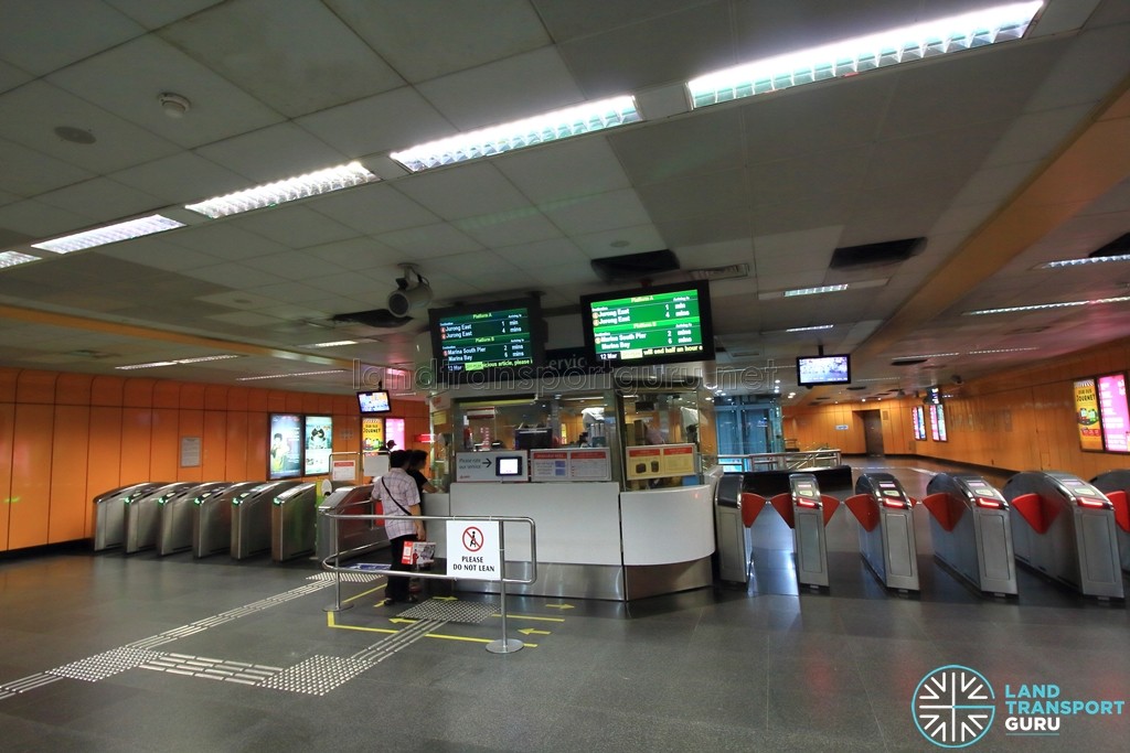 Newton MRT Station - NSL Passenger Service Centre & Faregates