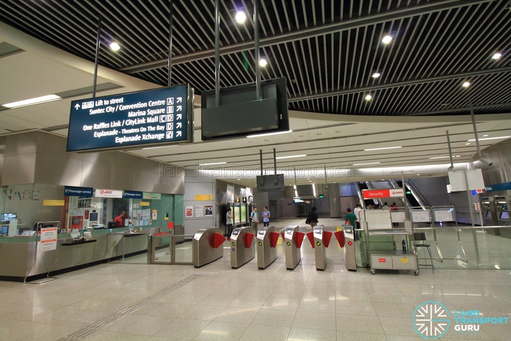 Esplanade MRT Station - Passenger Service Centre & Faregates (East concourse)