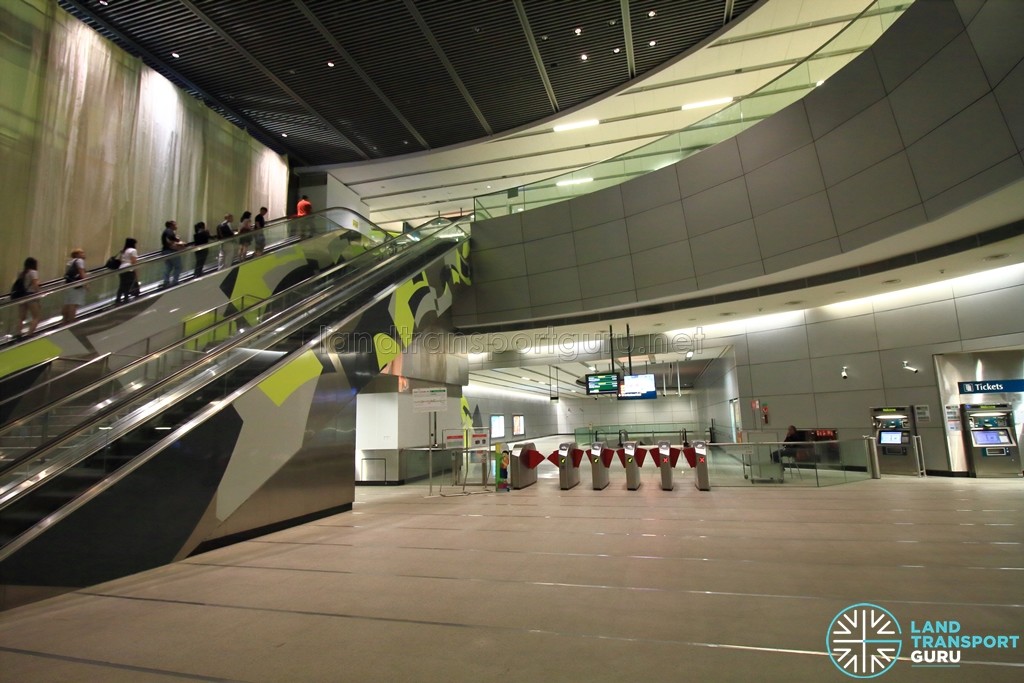 Esplanade MRT Station - Faregates (West concourse) - Unpaid area