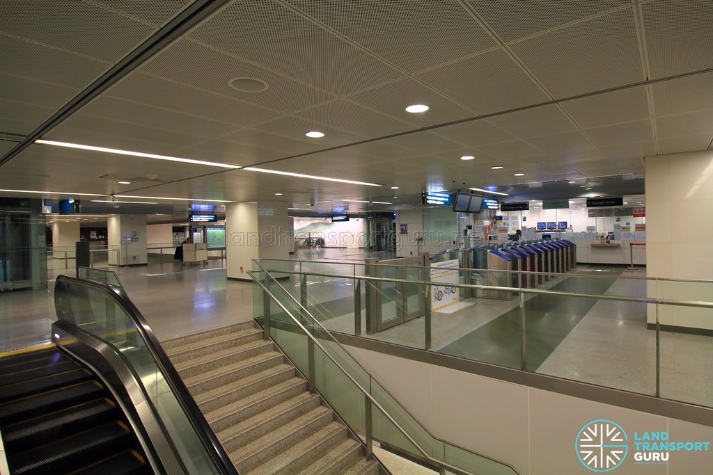 Downtown MRT Station - Concourse level (Passenger Service Centre & Faregates)