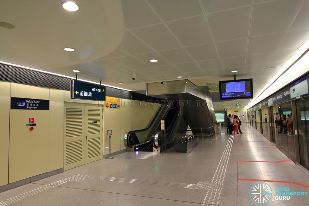 Telok Ayer MRT Station - Platform level