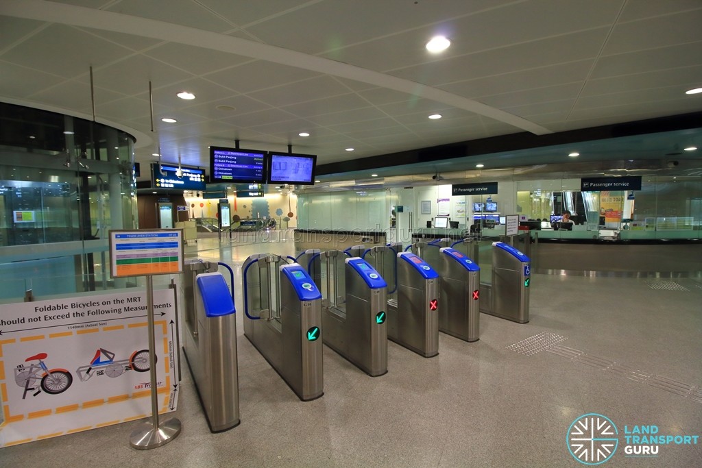 Telok Ayer MRT Station - Passenger Service Centre & Faregates
