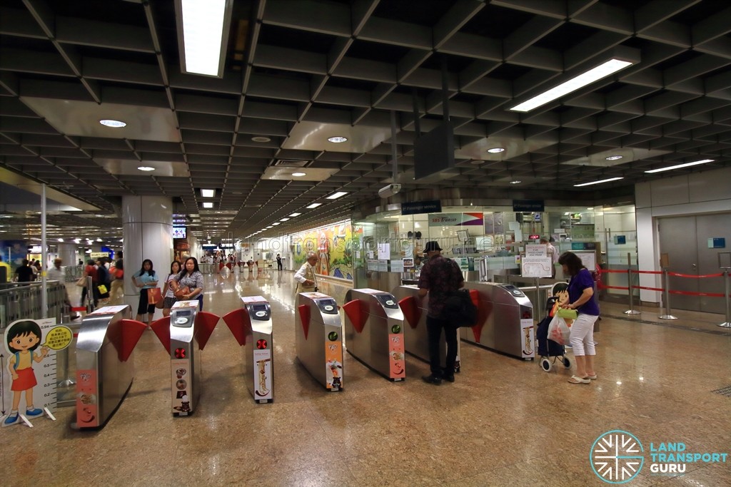 Chinatown MRT Station - NEL Passenger Service Centre & Faregates