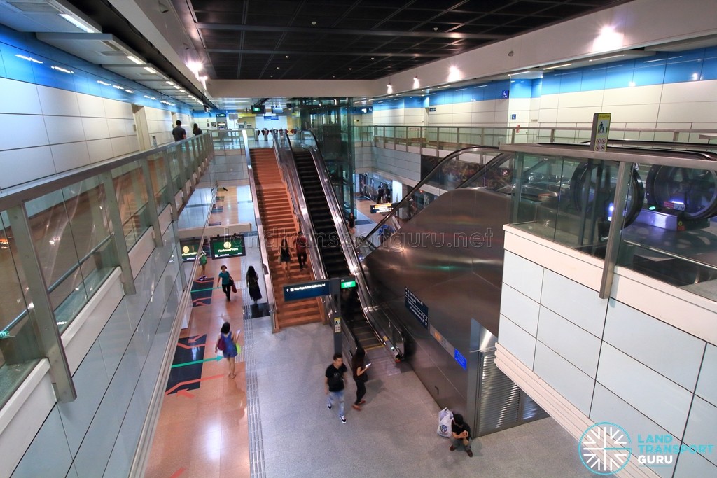 Tai Seng MRT Station - Overhead view of platform from concourse level