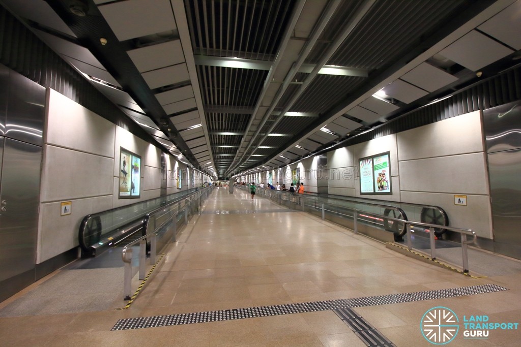 Serangoon MRT Station - CCL Paid link ascending to NEL concourse