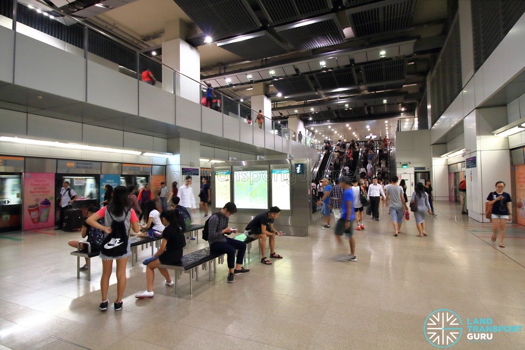 Serangoon MRT Station - CCL Platform level
