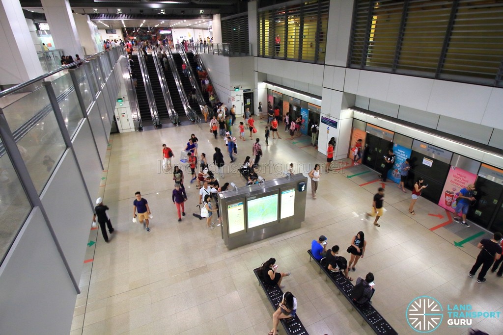 Serangoon MRT Station - Overhead view of CCL platform from concourse level