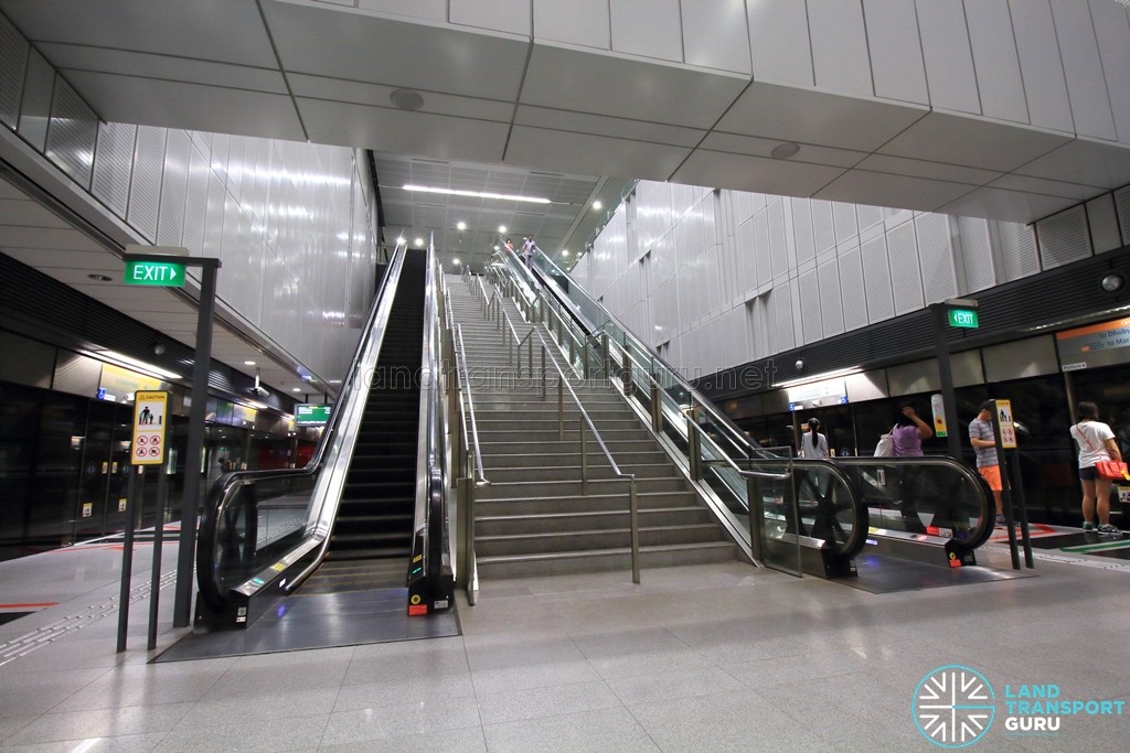 Farrer Road MRT Station - Escalators to concourse level