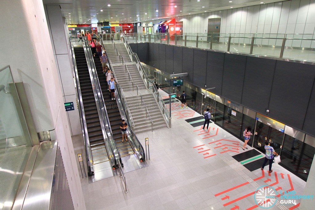 Buona Vista MRT Station - Overhead view of platform from concourse level