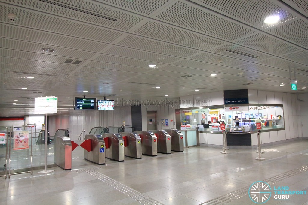 Telok Blangah MRT Station - Passenger Service Centre & Faregates