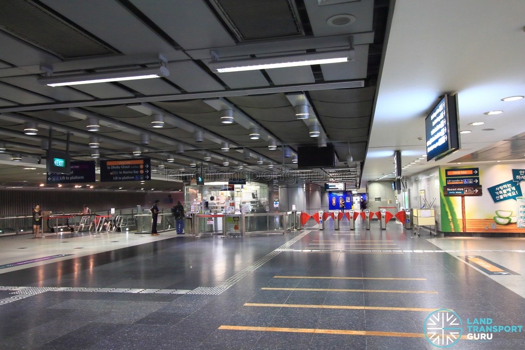 HarbourFront MRT Station - NEL Passenger Service Centre & Faregates