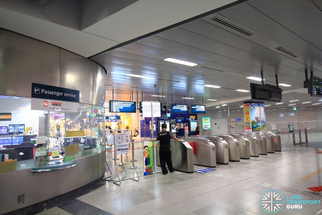 HarbourFront MRT Station - CCL Passenger Service Centre & Faregates