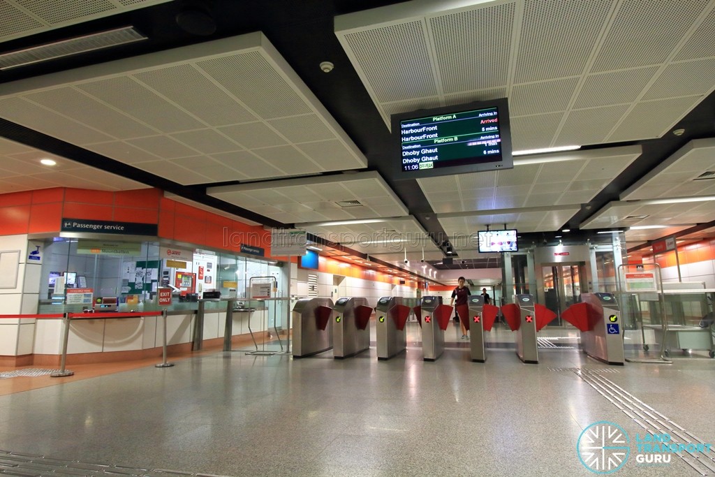 Mountbatten MRT Station - Passenger Service Centre & Faregates