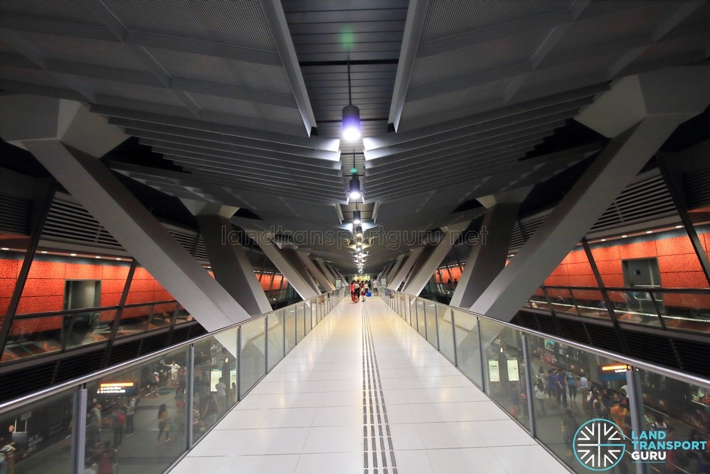 Paya Lebar MRT Station - CCL Pedestrian linkbridge above middle platform