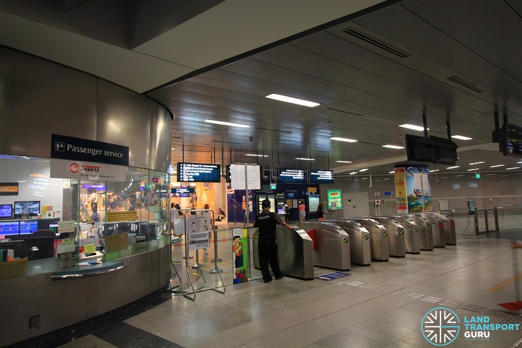 HarbourFront MRT Station - CCL Passenger Service Centre & Faregates
