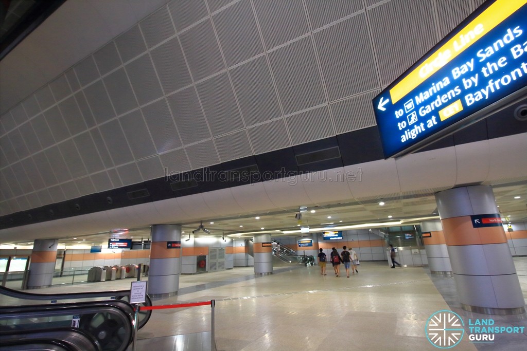 Marina Bay MRT Station - B2 Transfer Hall, linking with the CCL Platforms above