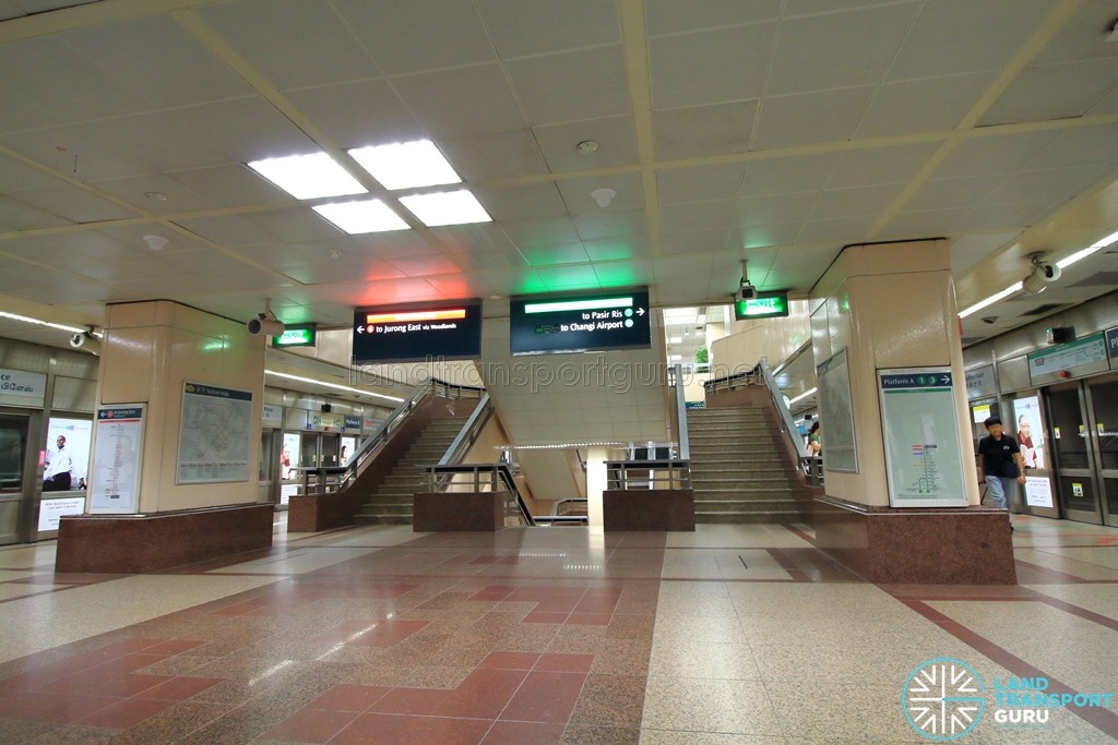 Raffles Place MRT Station - Upper Platform level stairs (B3)