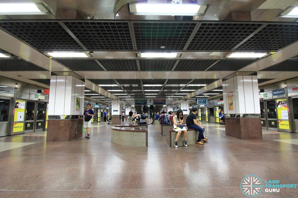 City Hall MRT Station - Lower Platform level (B3)