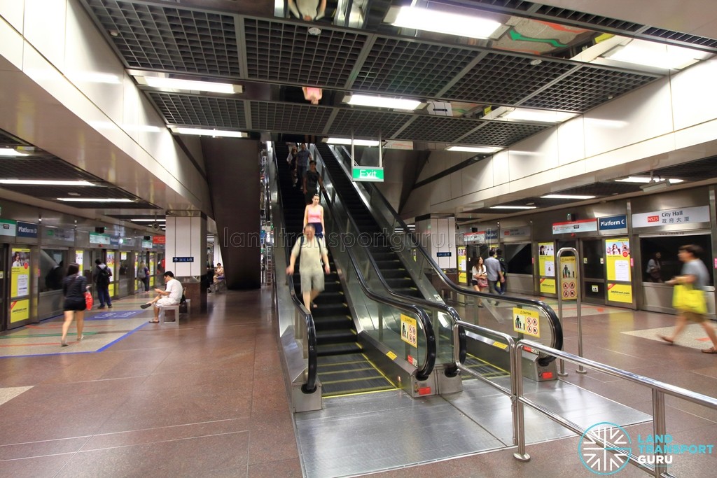 City Hall MRT Station - Lower Platform level escalator (B3)