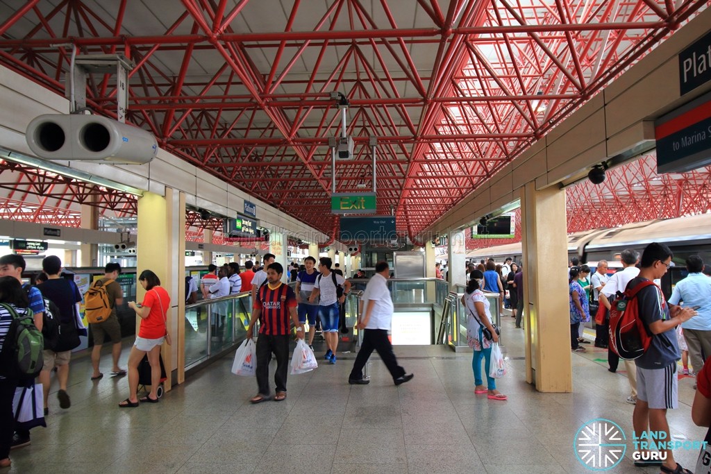 Jurong East MRT Station - Platform C/D crowd