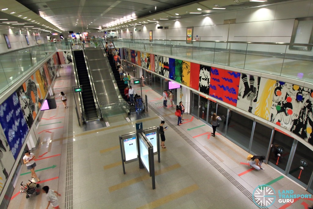 Buangkok MRT Station - View of platform from concourse