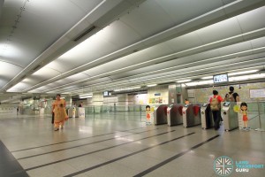 Boon Keng MRT Station - Passenger Service Centre & Faregates
