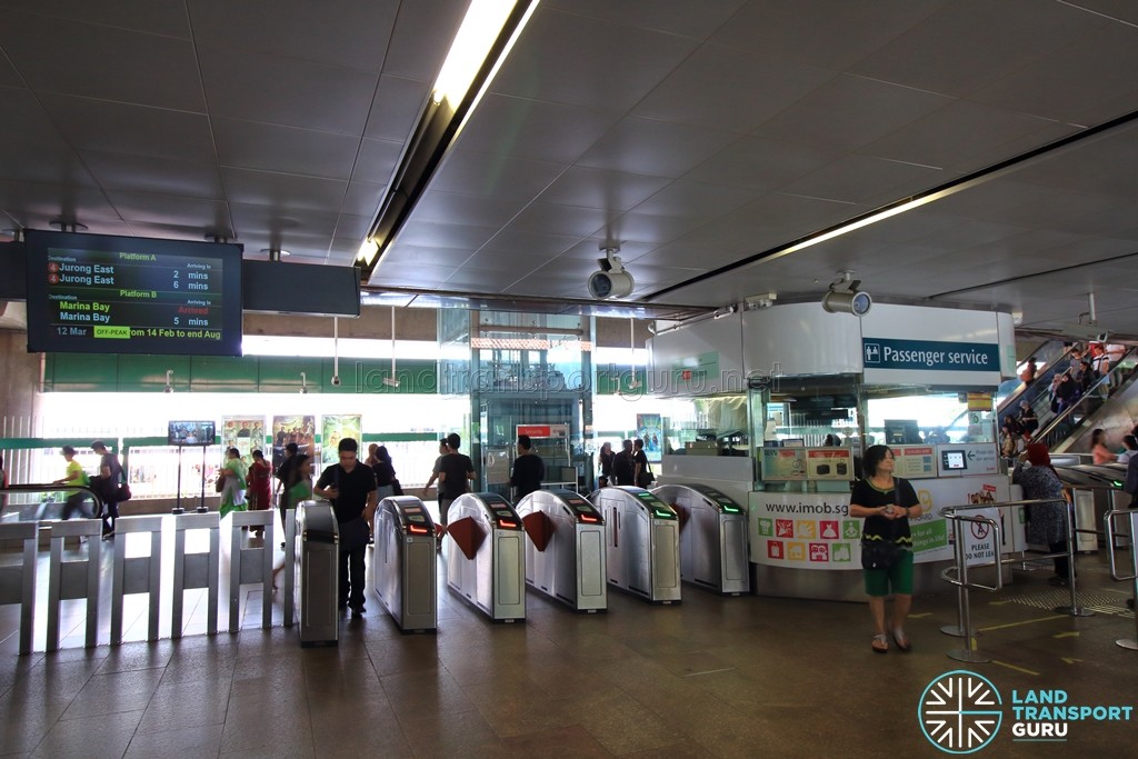 Yishun MRT Station - Passenger Service Centre & Faregates