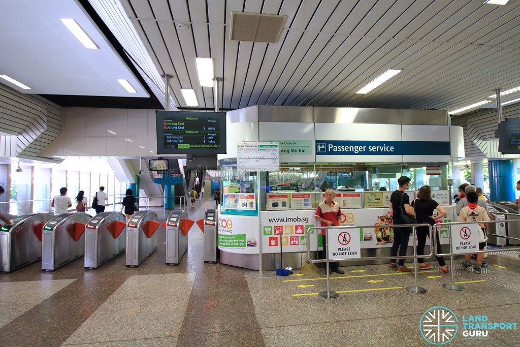 Ang Mo Kio MRT Station - Passenger Service Centre & Faregates