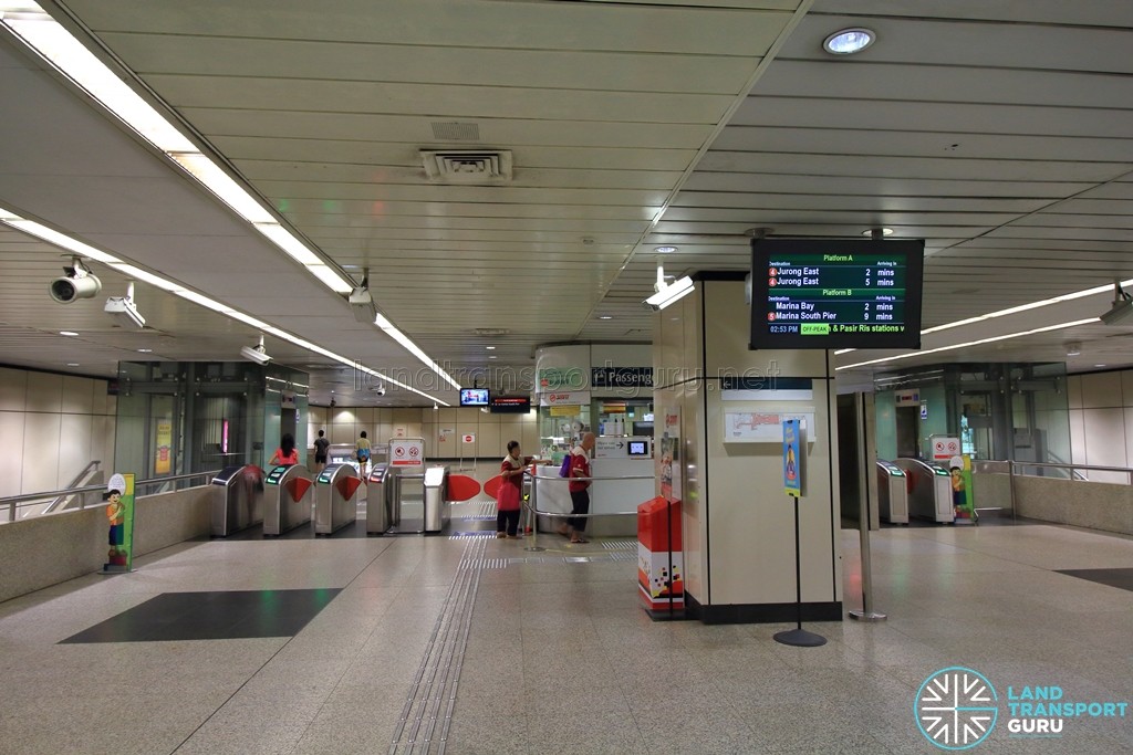 Braddell MRT Station - Passenger Service Centre & Faregates