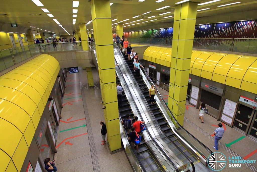 Toa Payoh MRT Station - Platform view from concourse