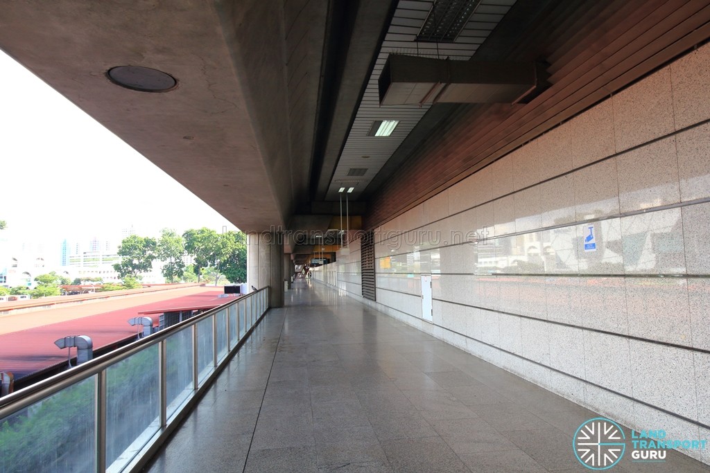 Jurong East MRT Station - Unpaid corridor