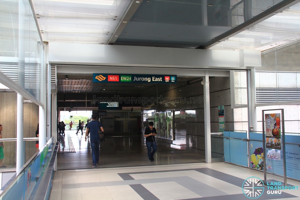 Jurong East MRT Station - Exit D - Linkbridge to Westgate