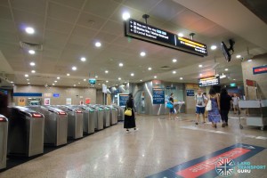 Marina Bay MRT Station - Transfer linkway with faregates leading to Exit B