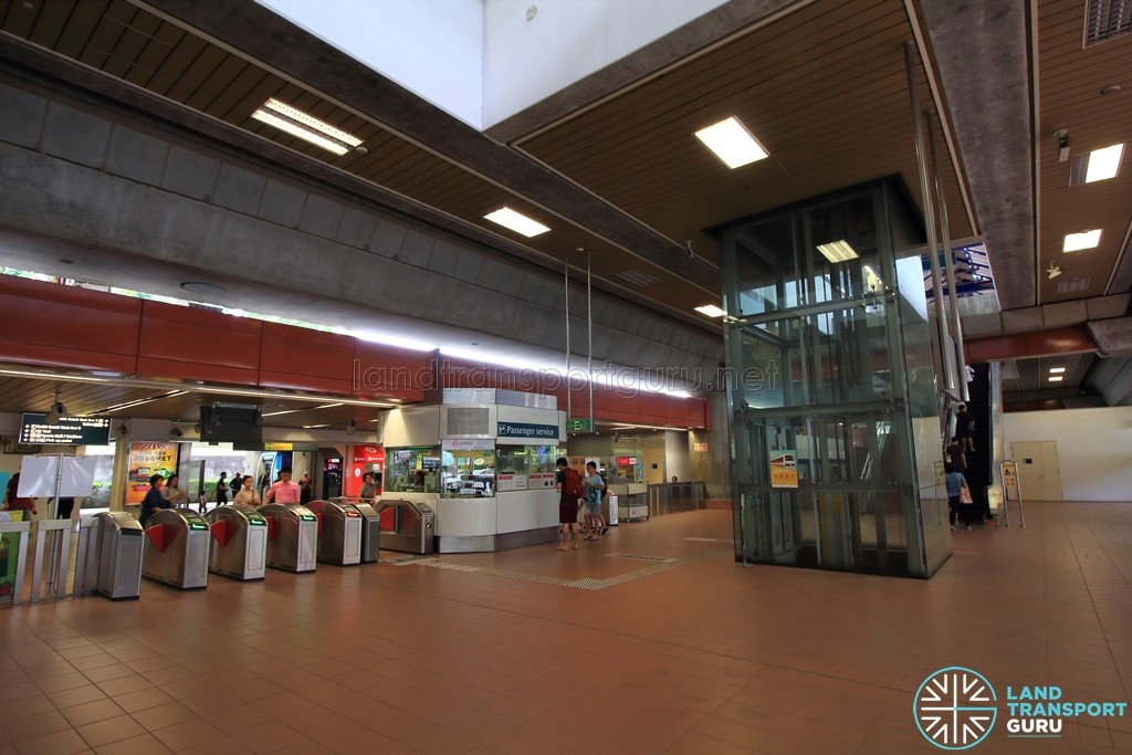 Bukit Gombak MRT Station - Concourse paid area