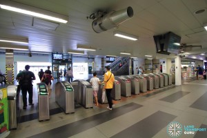 Woodlands MRT Station - NSL Passenger Service Centre & Faregates