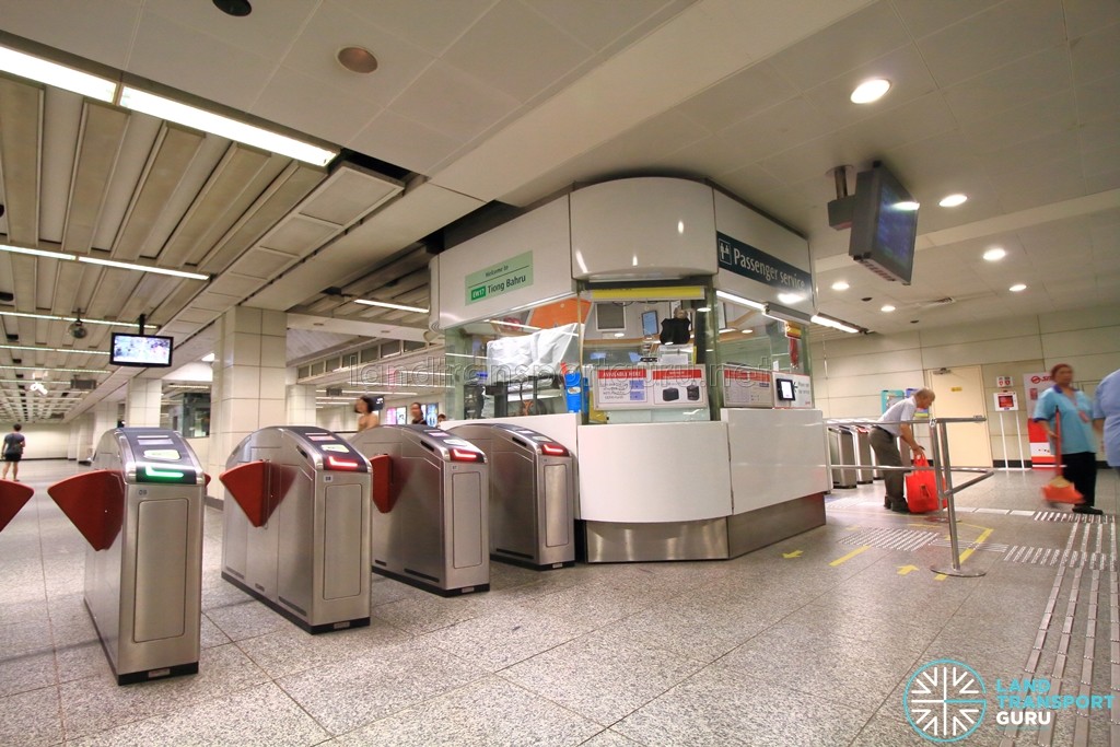 Tiong Bahru MRT Station - Passenger Service Centre & Faregates