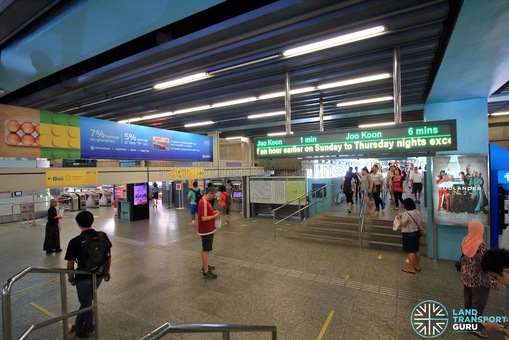 Clementi MRT Station - North Ticket Concourse - Linkbridge to Exits A and B