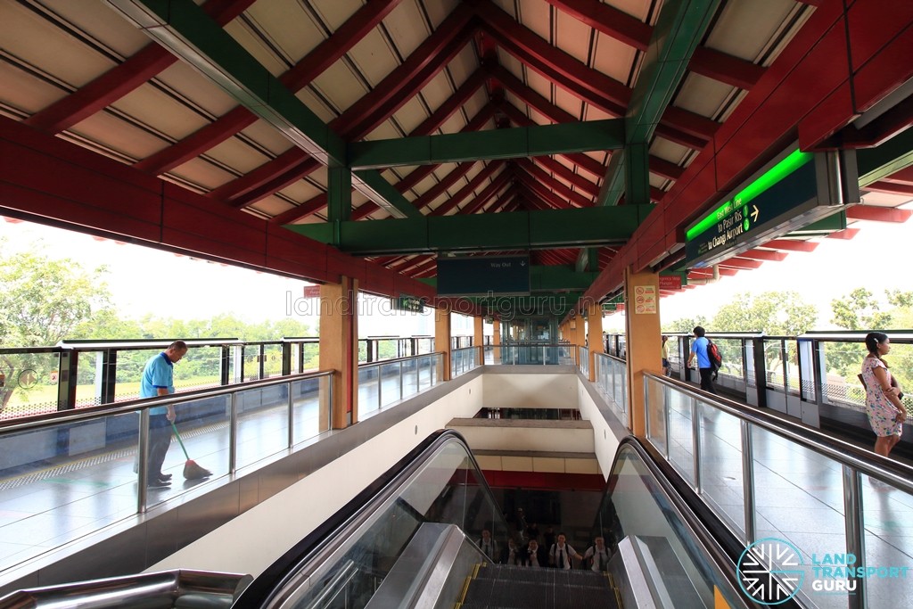 Lakeside MRT Station - Platform level