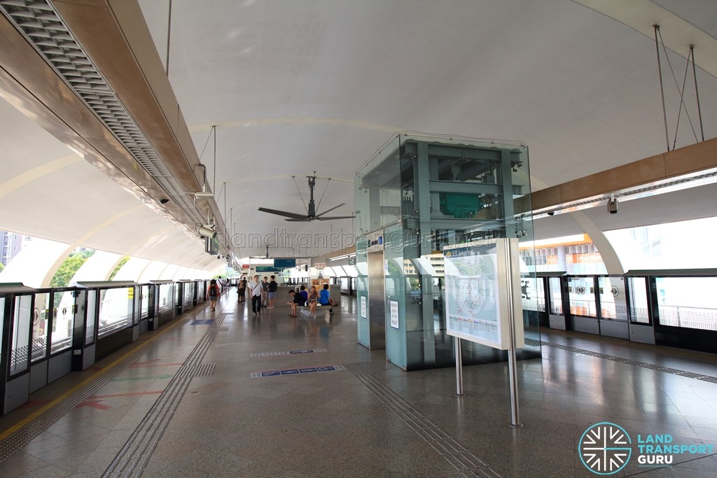 Simei MRT Station - Platform level